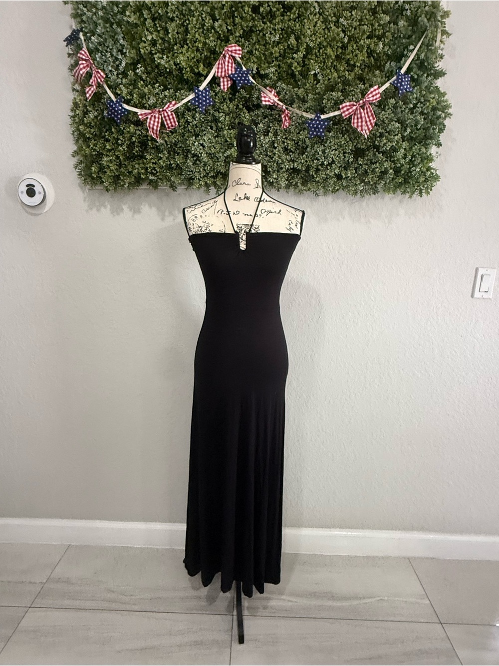 Women’s Black Strapless Maxi Dress - Sleek Evening Silhouette